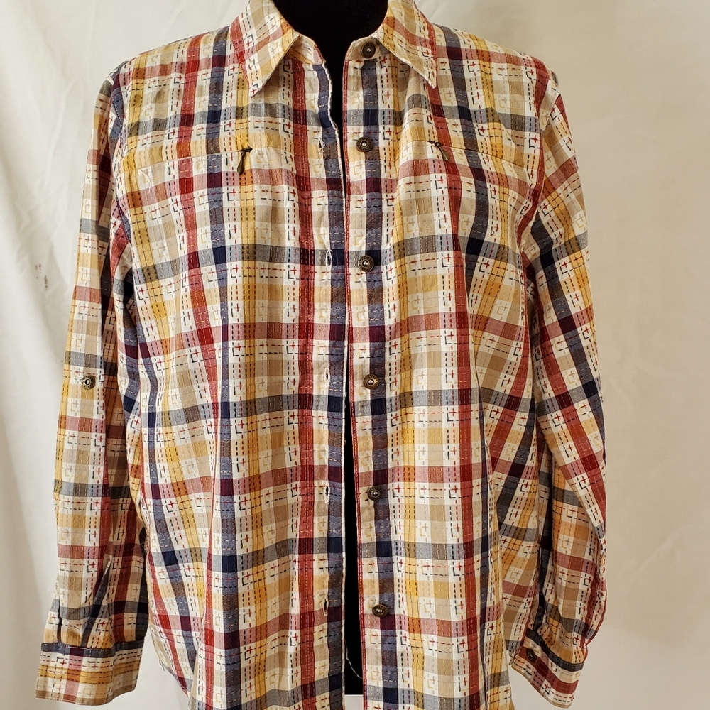 Womans adjustable sleeve button down shirt